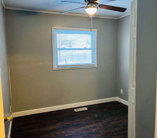 Building Photo - 110 Hall Ct