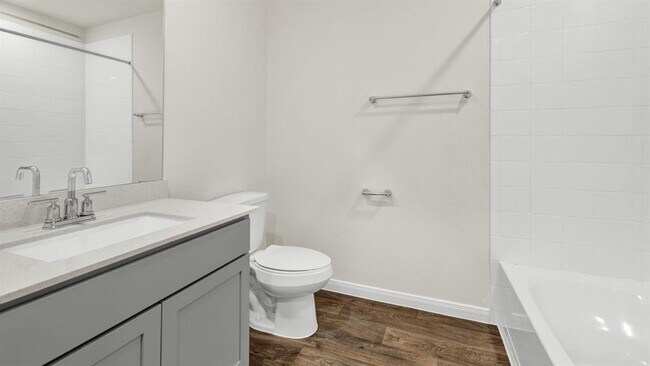 Building Photo - 332 St Thomas St