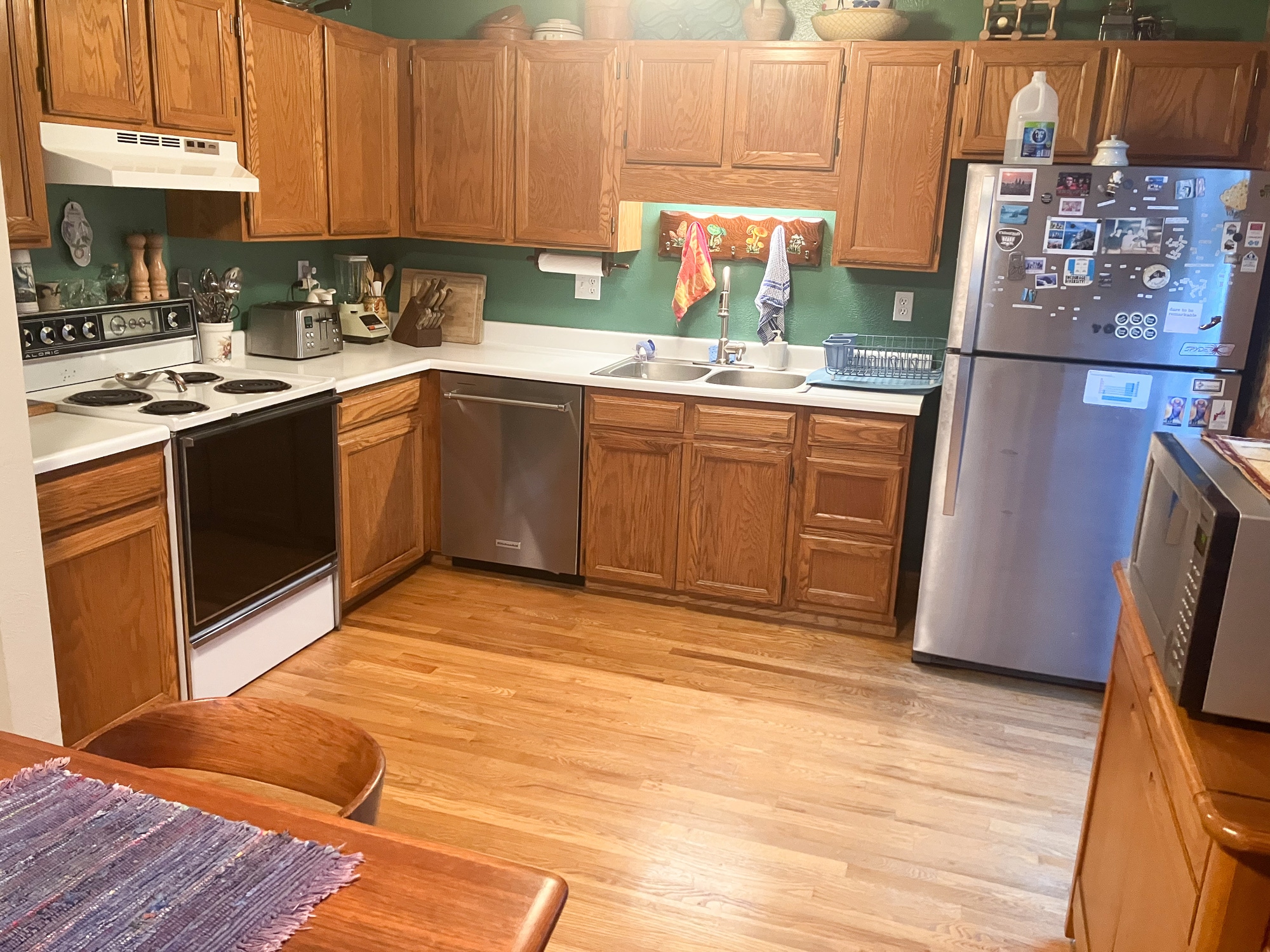 Kitchen - 421 W Sycamore Ct