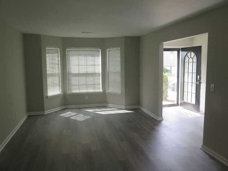 Building Photo - 2510 Wrangler Dr
