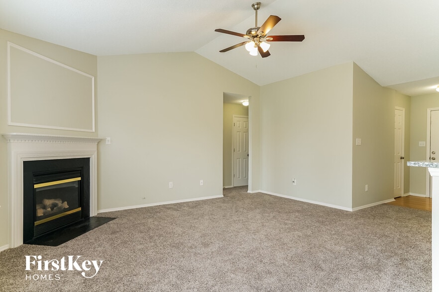 Building Photo - 6220 Saybrooke Dr