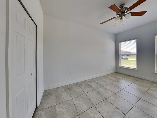 Building Photo - 356 Elderberry Ct