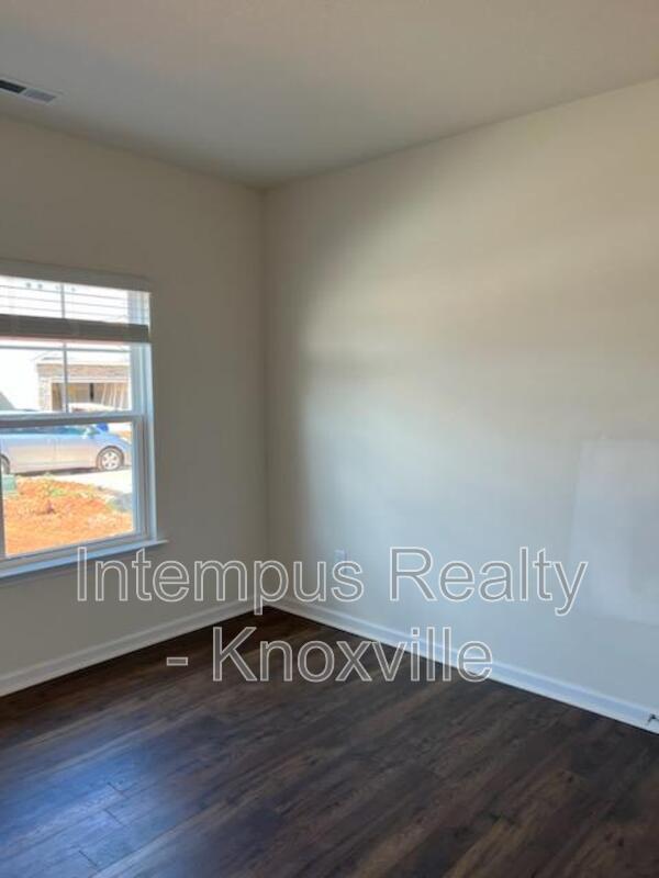 Building Photo - 1311 Hampton Pl Cir