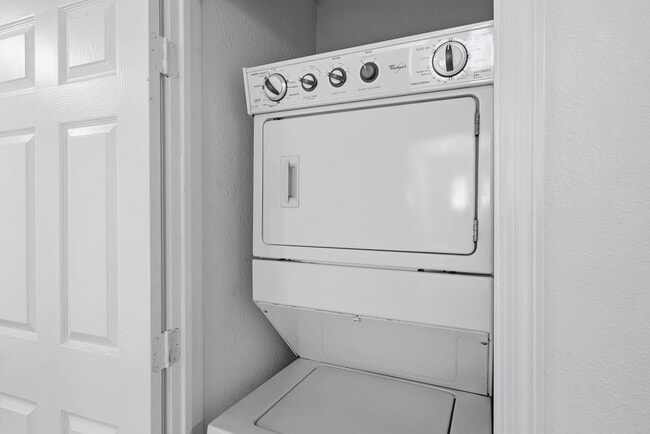 Building Photo - 1430 E 32nd 1/2 St