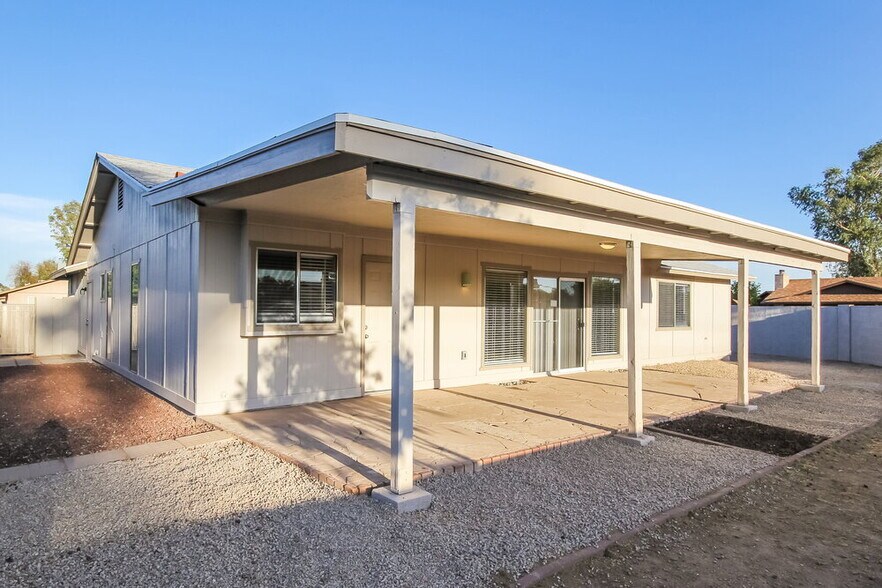 Building Photo - 18002 N 42nd Dr