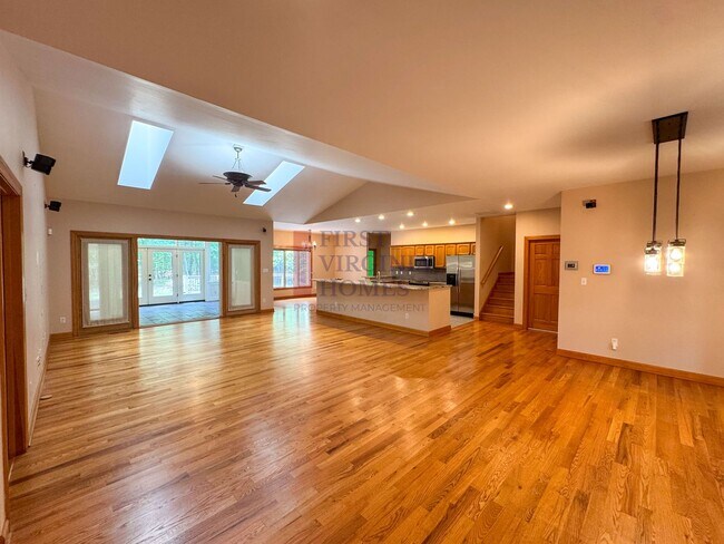 Building Photo - 25 Fleetwood Dr