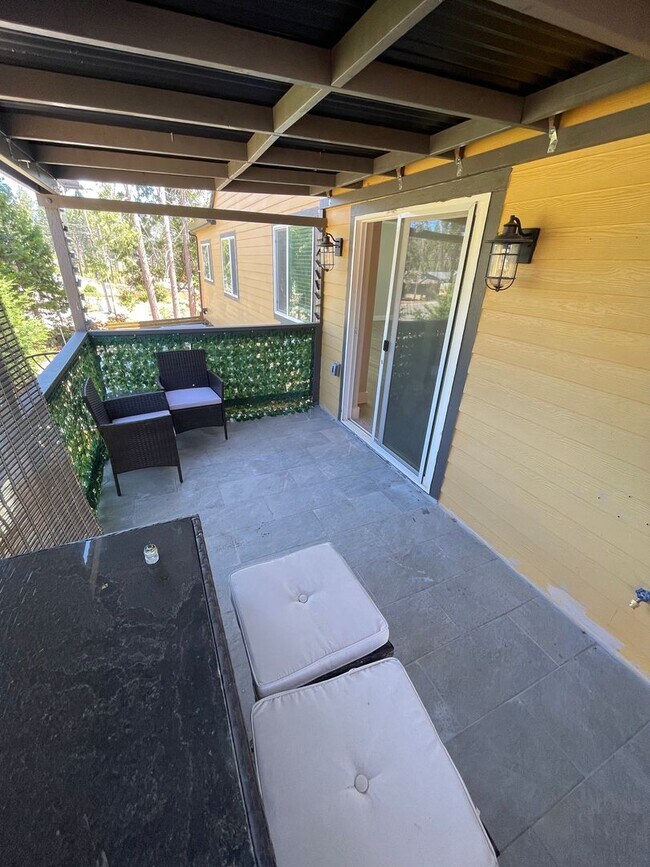 Building Photo - Magalia-2 bed 2 bath, second story duplex,...
