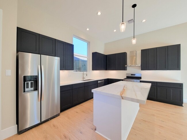 Building Photo - 5613 Leonard St