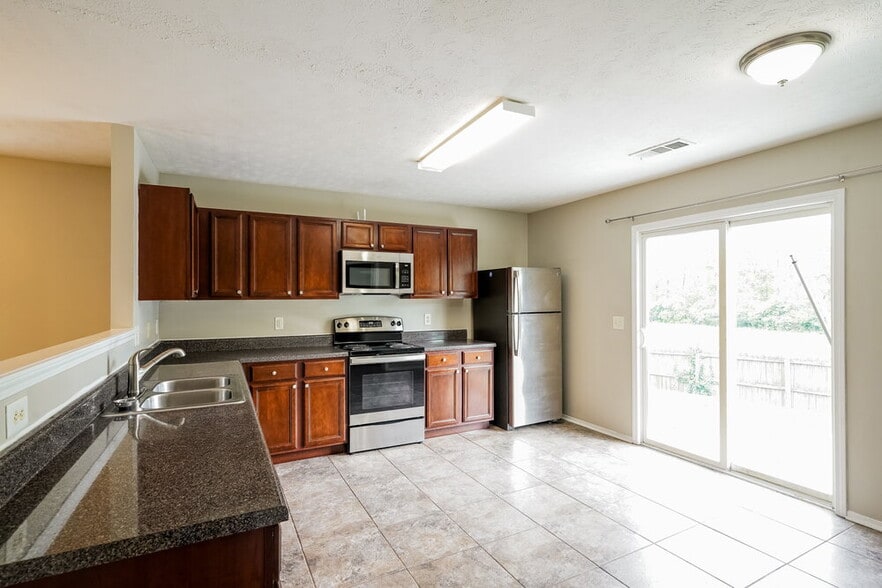 Building Photo - 2893 Creekbend Dr