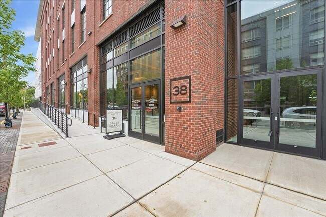 Building Photo - 38 Jackson St