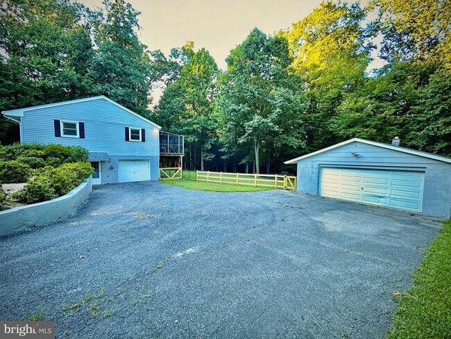Building Photo - 6405 White Oak Ct