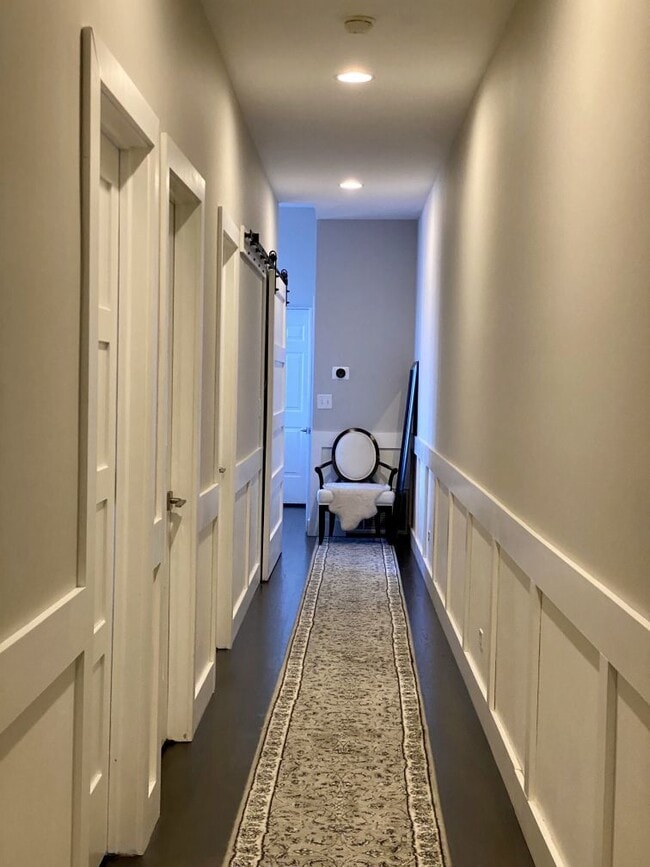 Building Photo - 744 N May St