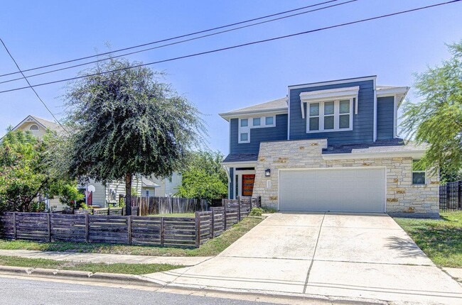 Building Photo - 2117 Maxwell Ln