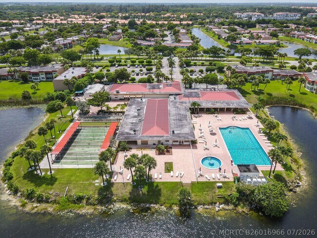 Building Photo - 106 Lake Dora Dr