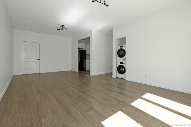 Building Photo - 962 US-9W
