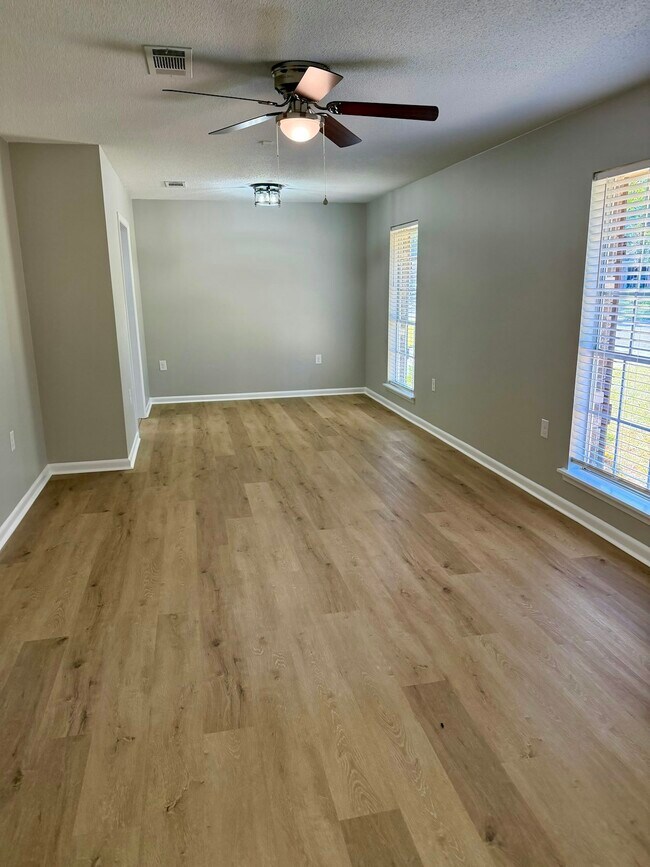 Building Photo - 3019 Magnolia Pl