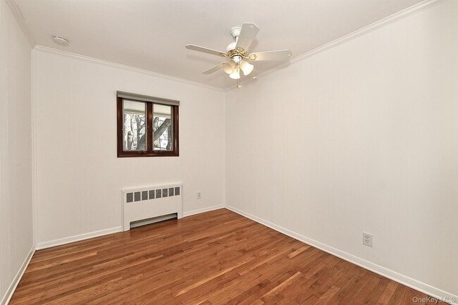 Building Photo - 110 Dix Hills Rd