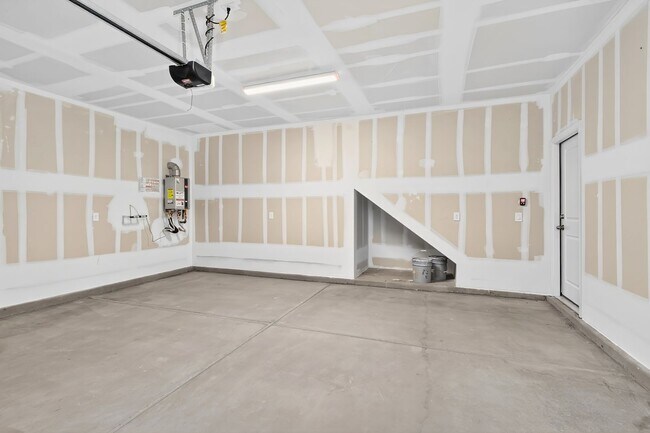 Building Photo - BRAND-NEW NEVER LIVED-IN 2025 2-STORY 4-BE...