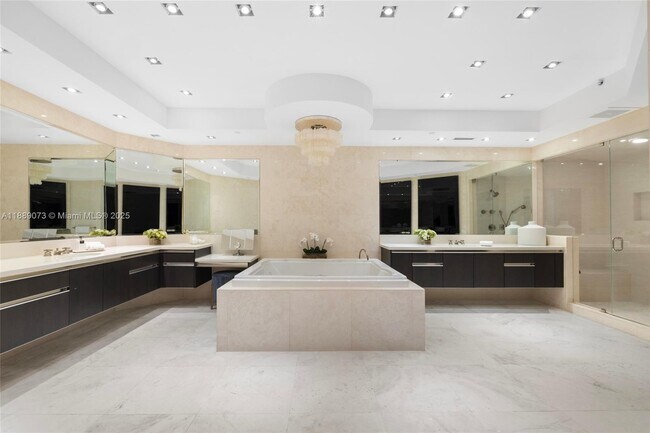Building Photo - 7133 Fisher Island Dr