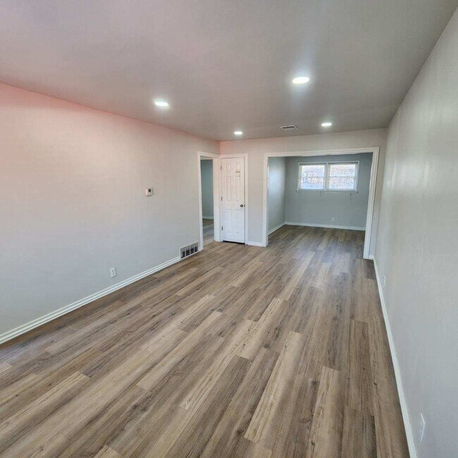 Building Photo - Newly Remodeled Home in The Village