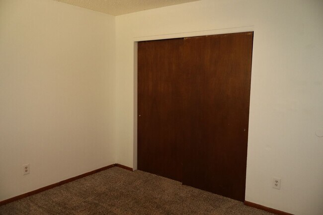 Building Photo - Beautiful Split-Level 6BR Home with Attach...