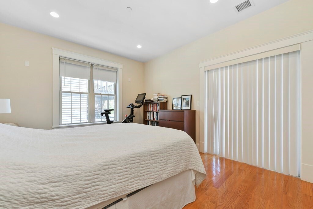 Building Photo - 261 Athens St