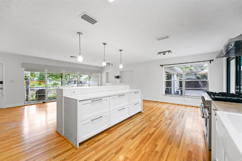 Building Photo - 3355 SW 22nd St