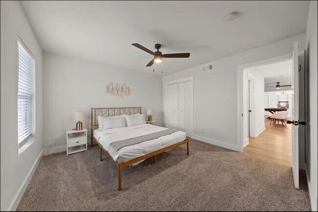 Building Photo - Stunning Home with Spacious Layout & Modern Upgrades