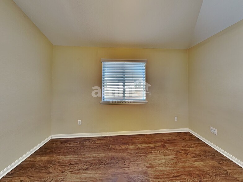 Building Photo - 2526 Deer Forest Dr