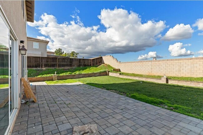 Building Photo - 28560 Sunridge Ct