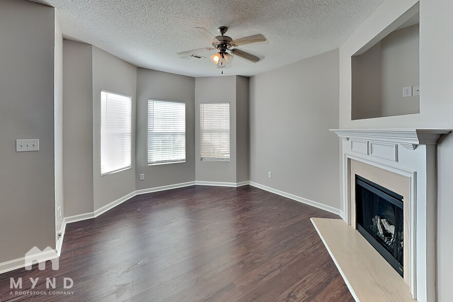 Building Photo - 5492 Sierra Tr
