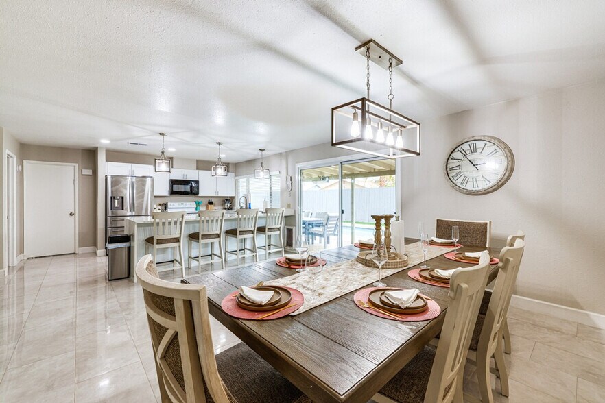 Building Photo - 903 W Harvard Dr