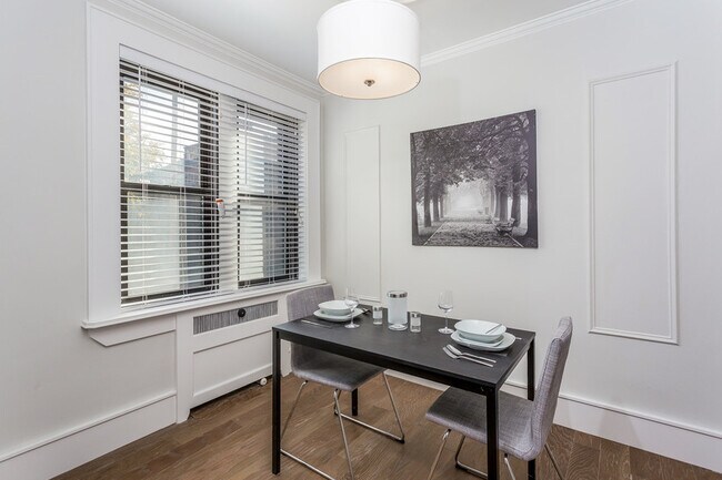 Building Photo - 1000 Van Dyke