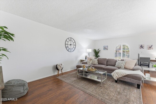 Building Photo - 516 N Hobson Plaza