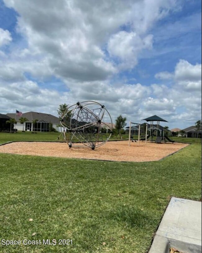 Building Photo - 7883 Loren Cove Dr