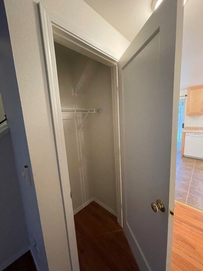 Building Photo - 2Bd/1.5Ba Lynnwood Townhouse