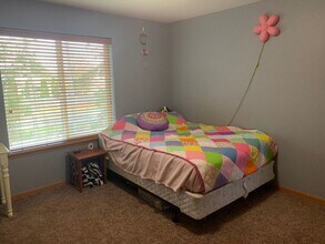 Building Photo - ***PENDING APPLICATION***Modern and stylish 3 bedroom home in Lovely Neighborhood