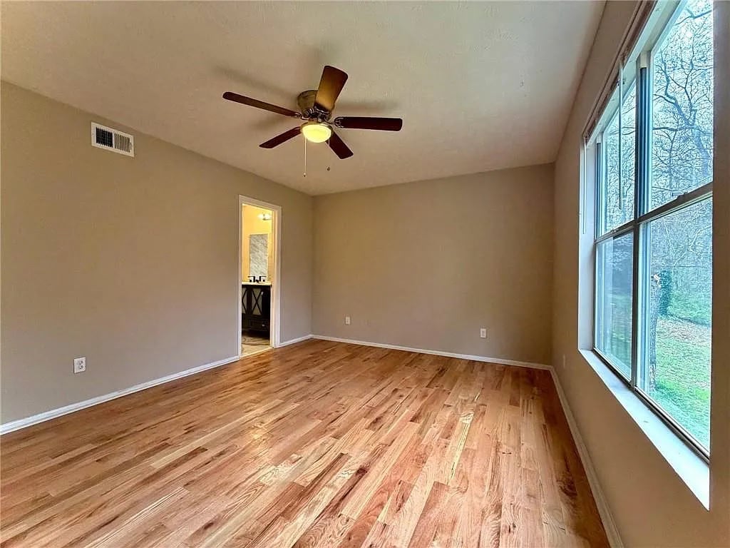 Building Photo - Room in House on Windsor Downs Ln