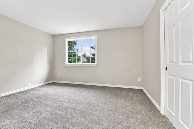 Building Photo - $2,645.95, 4-bed, 2.5-bath located in Centennial with a fenced backyard.