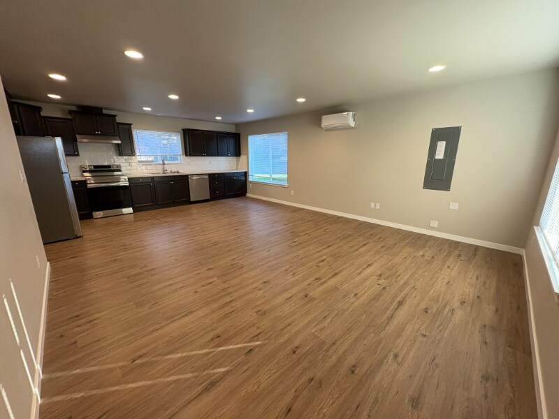 Building Photo - 3028 Pine Rd NE