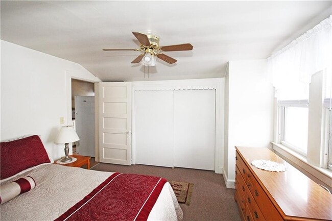 Building Photo - 563 Aquidneck Ave