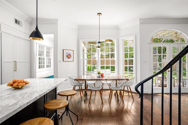 Building Photo - 5527 Briar Dr