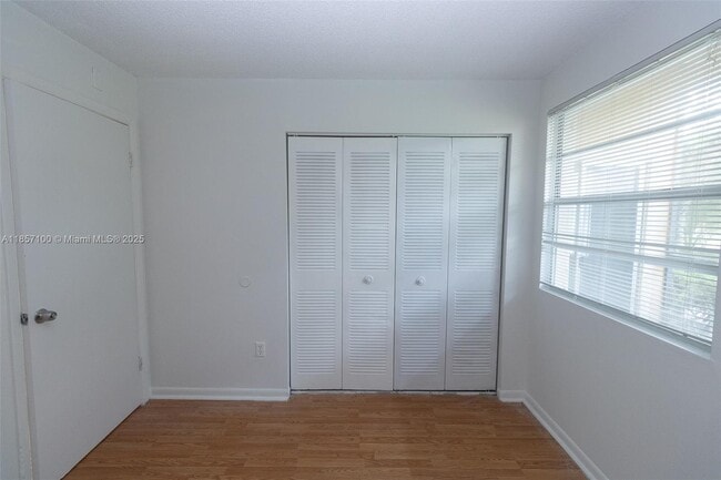 Building Photo - 1237 SW 46th Ave
