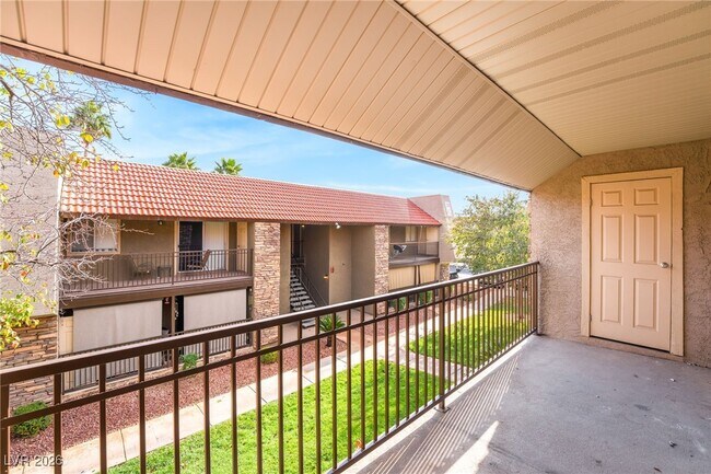 Building Photo - 5121 River Glen Dr