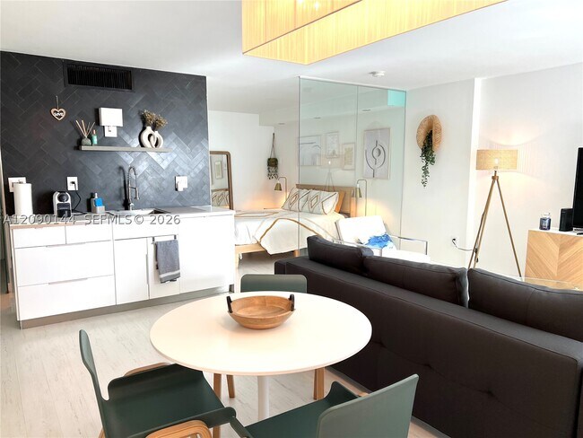 Building Photo - 345 Ocean 525