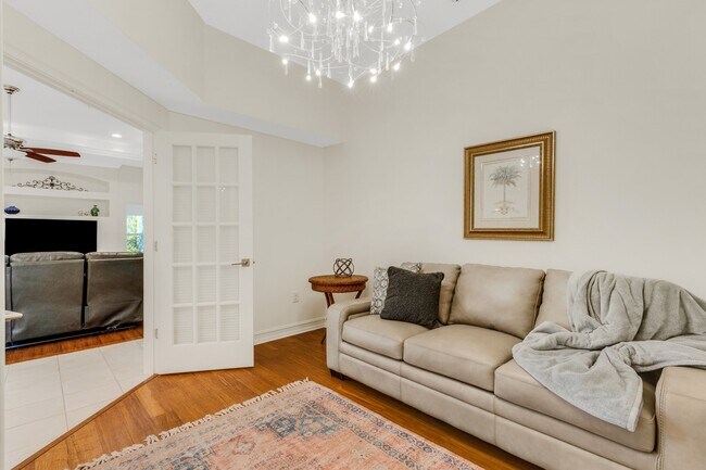 Building Photo - 4801 Edgemont Ct