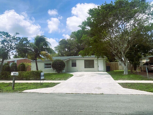 Primary Photo - Beautiful 3-bedroom home located in Delray...