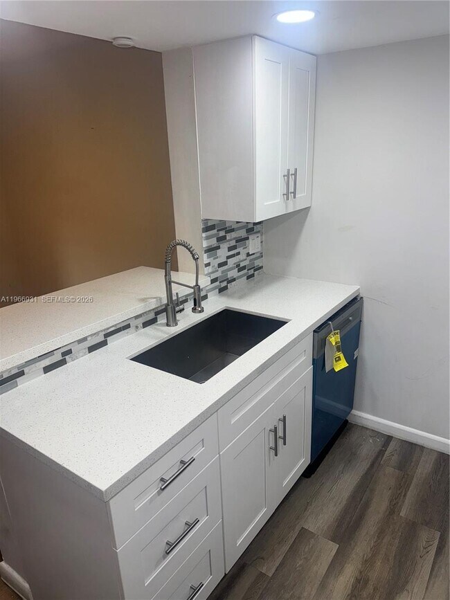 Building Photo - 3183 Coral Lake Dr