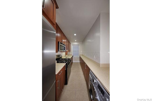 Building Photo - 365 Stewart Ave