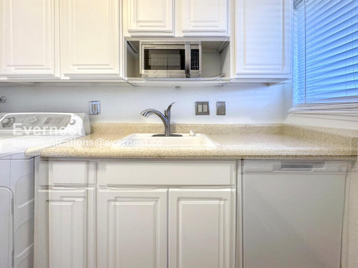 Building Photo - 8003 Wolff St